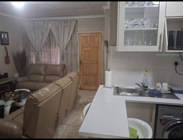 2 BEDROOM APARTMENT FOR SALE IN COMMERCIA